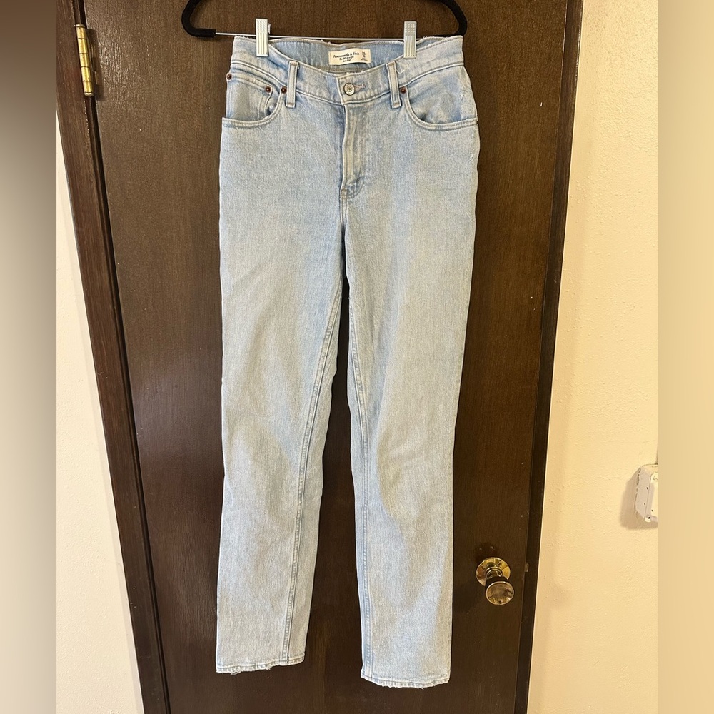 Abercrombie & Fitch Women's Light Blue “The 90s Straight Low Rise” - Picture 5 of 6